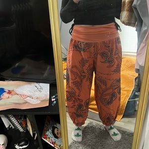 Miscellaneous funky women’s size L(?) yoga pants